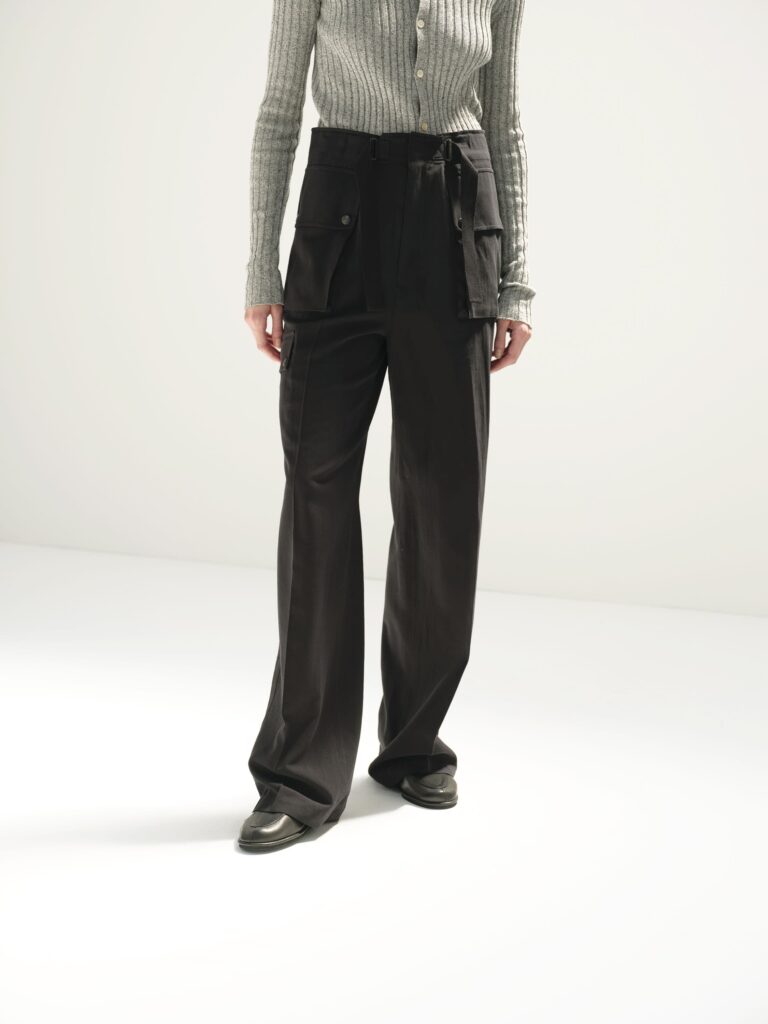 오라리 LIGHT COTTON WOOL VIYELLA CARGO PANTS – 통기성 뛰어난 비에라 원단의 와이드핏 카고팬츠 리뷰